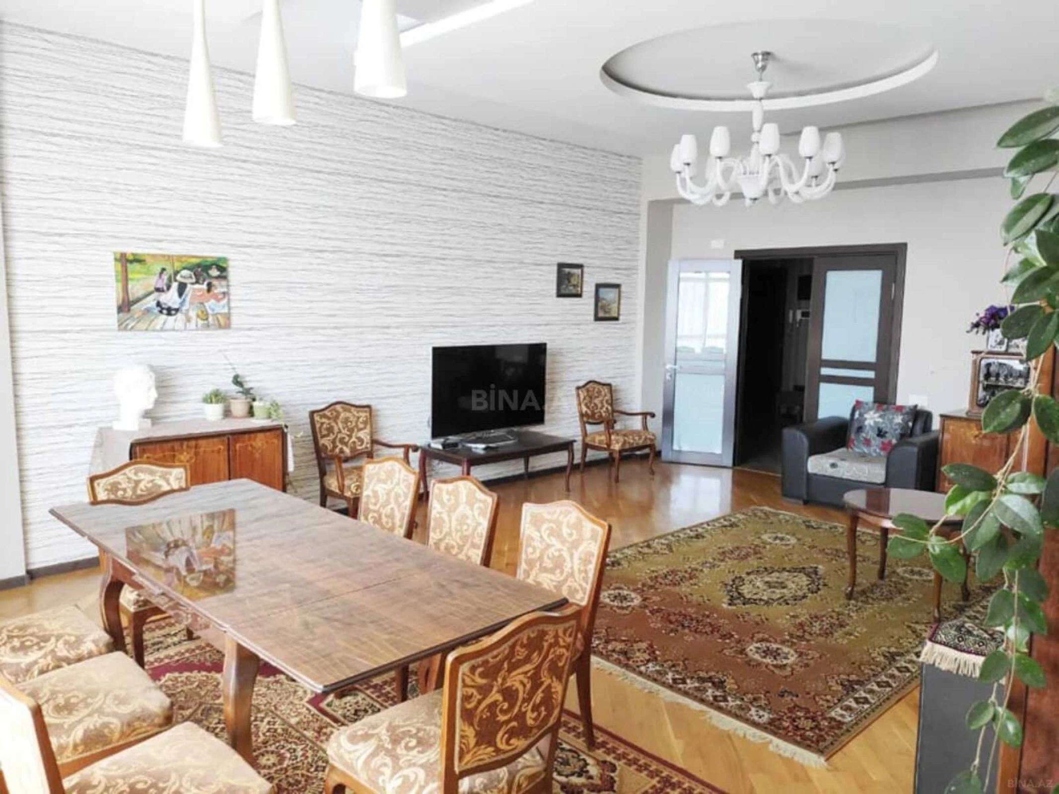 Satılır 3 otaqlı mənzil 140 m²