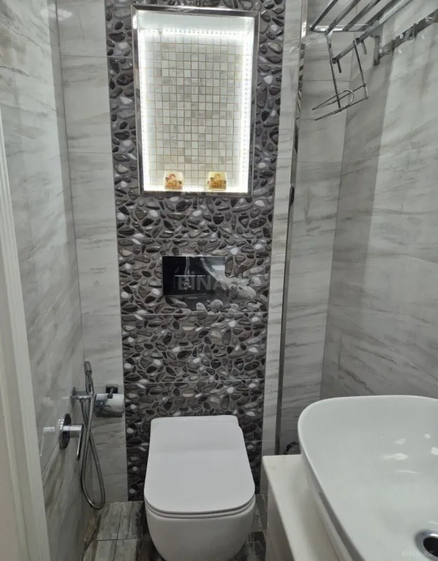 Satılır 2 otaqlı mənzil 75 m²