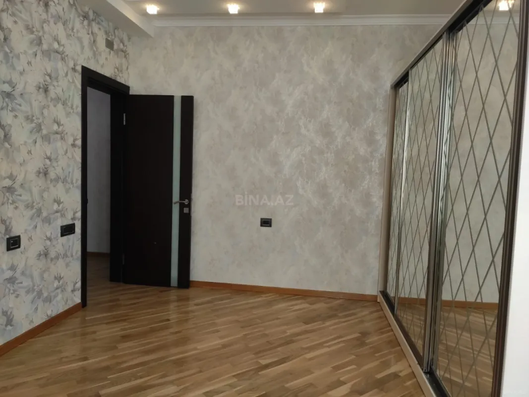 Satılır 3 otaqlı mənzil 115 m²