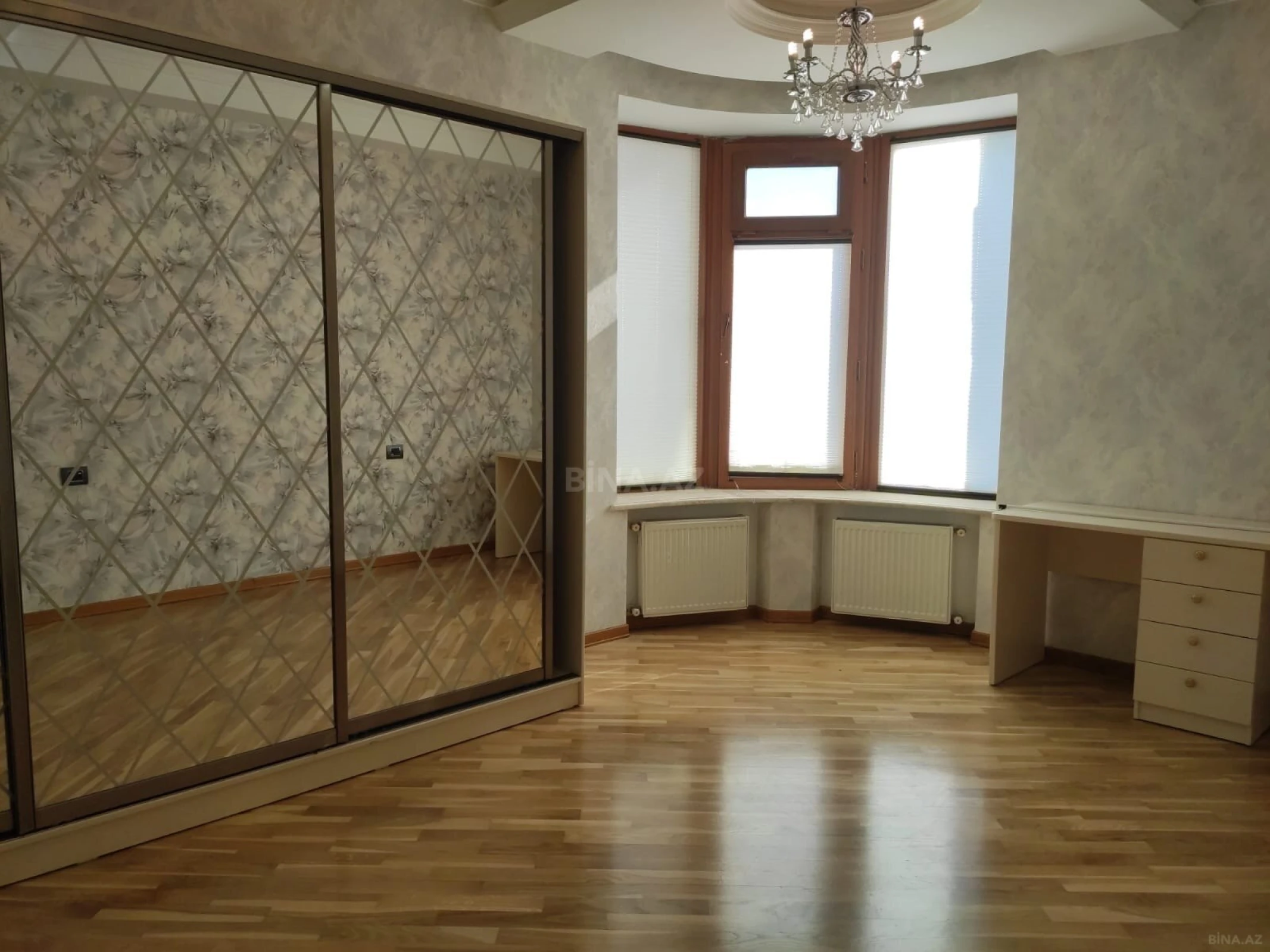 Satılır 3 otaqlı mənzil 115 m²
