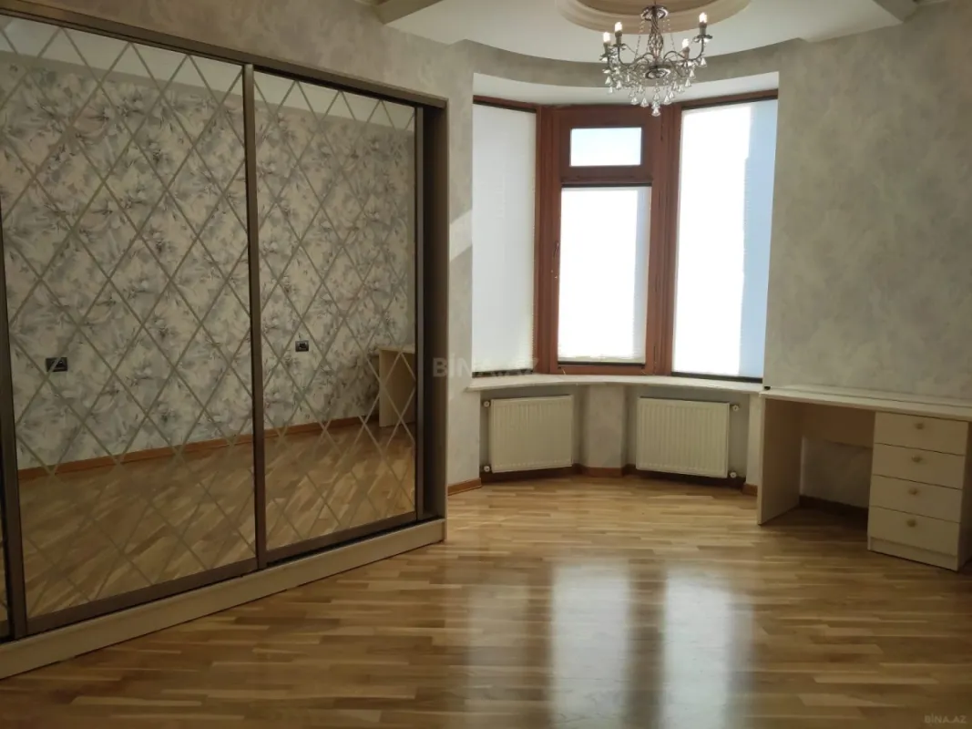 Satılır 3 otaqlı mənzil 115 m²