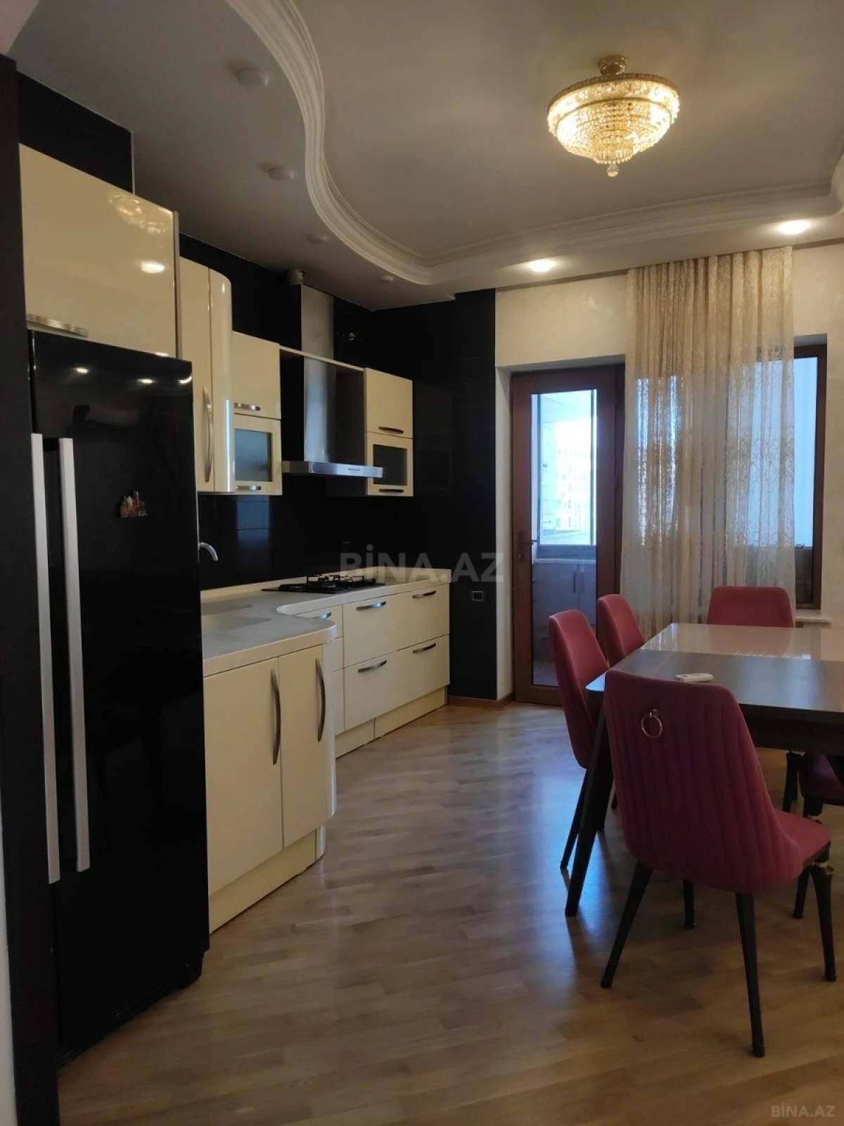 Satılır 3 otaqlı mənzil 115 m²