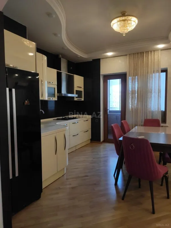 Satılır 3 otaqlı mənzil 115 m²