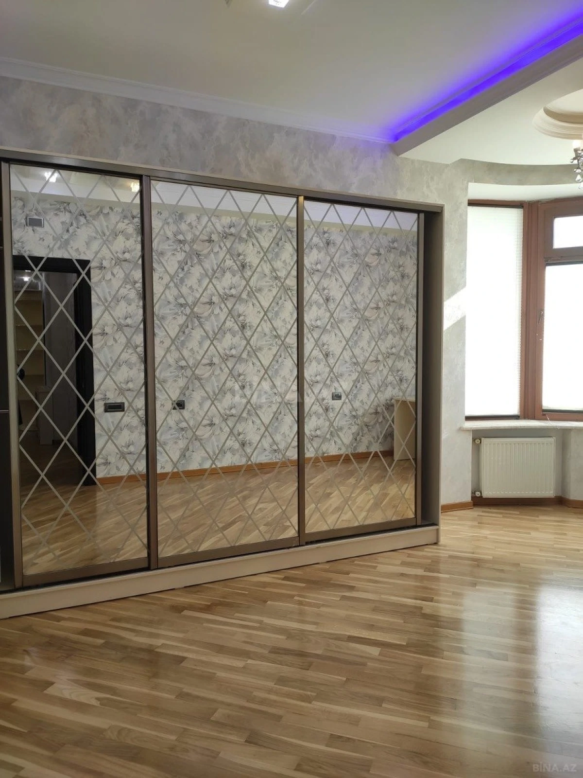 Satılır 3 otaqlı mənzil 115 m²