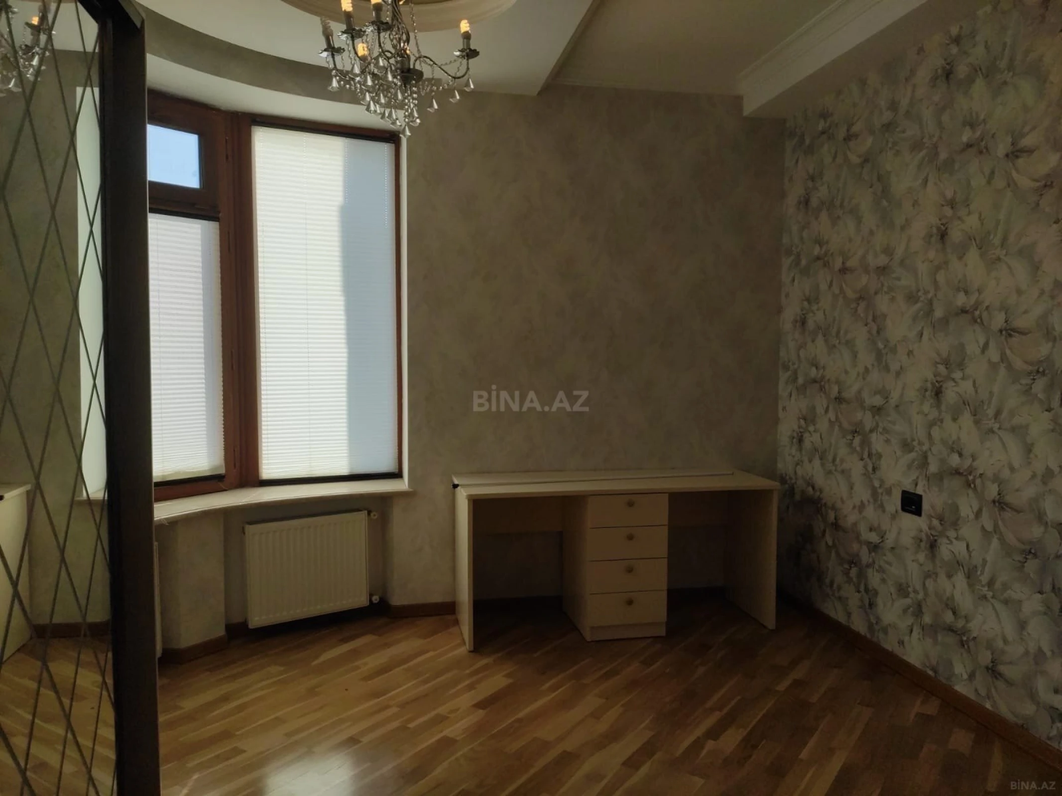 Satılır 3 otaqlı mənzil 115 m²