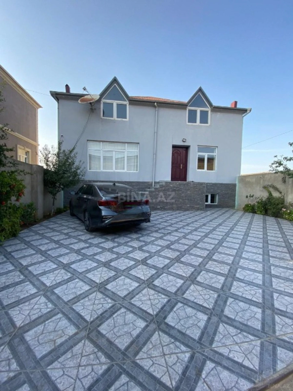 Satılır 7 otaqlı həyət evi 315 m²