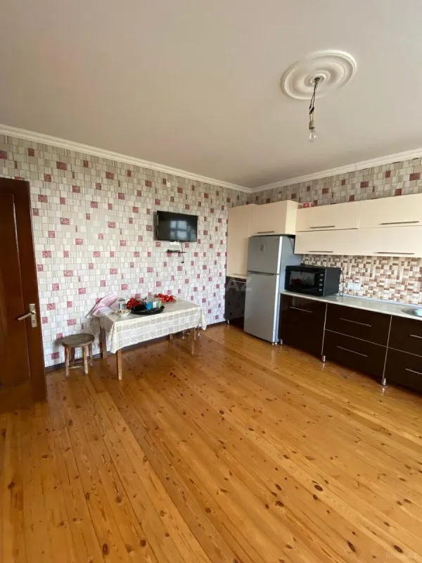 Satılır 7 otaqlı həyət evi 315 m²