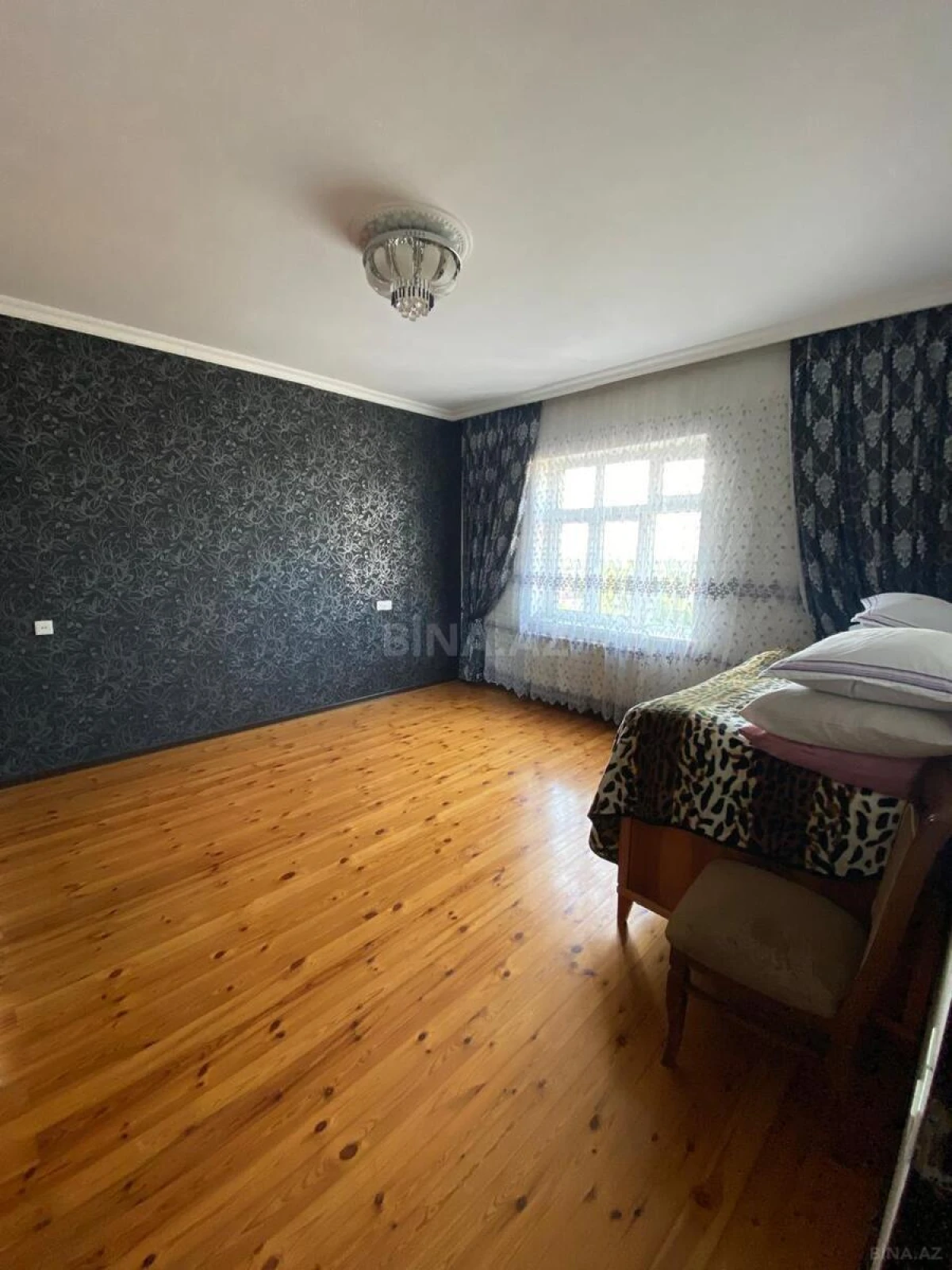 Satılır 7 otaqlı həyət evi 315 m²