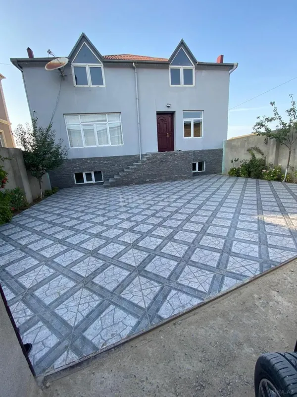 Satılır 7 otaqlı həyət evi 315 m²