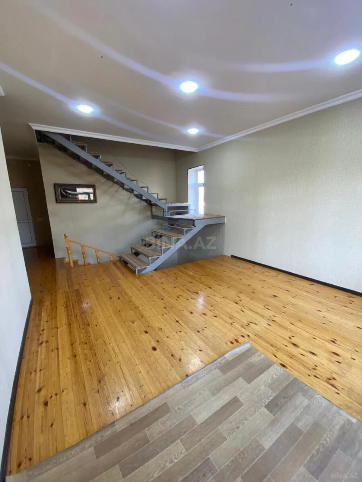 Satılır 7 otaqlı həyət evi 315 m²