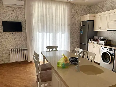 Kirayə verilir 4 otaqlı mənzil 202 m²