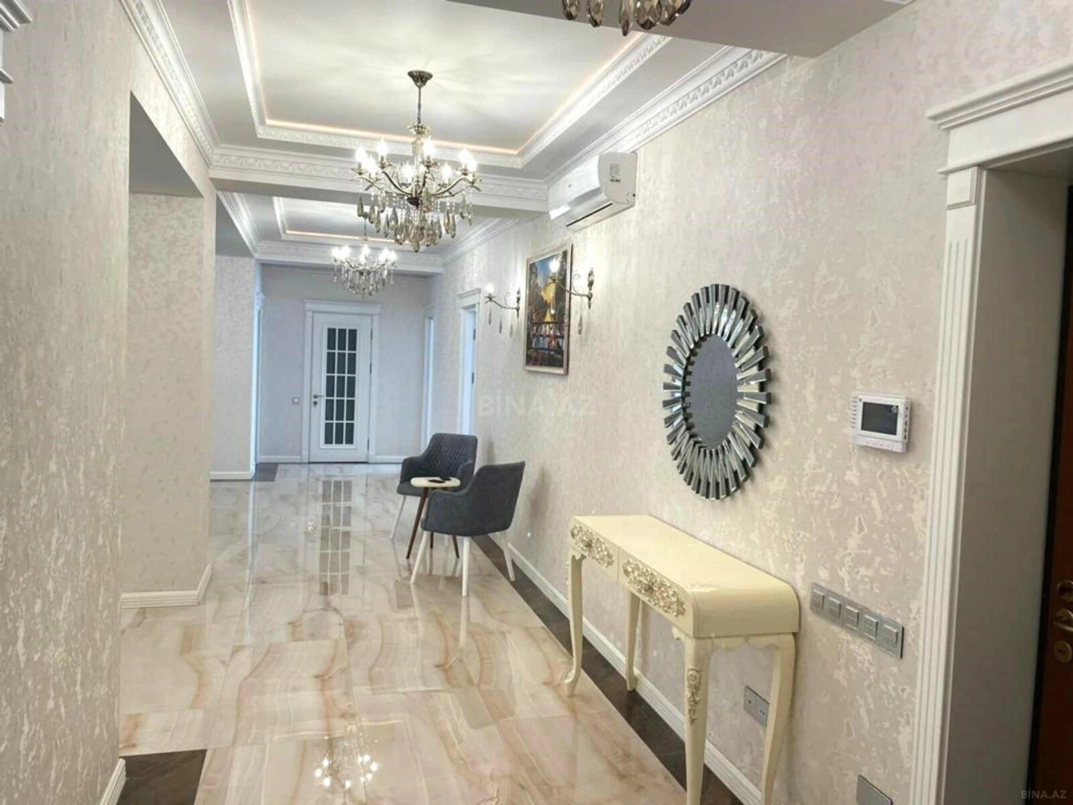 Kirayə verilir 4 otaqlı mənzil 202 m²