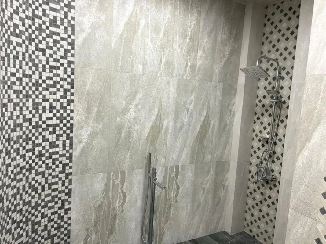 Kirayə verilir 4 otaqlı mənzil 202 m²