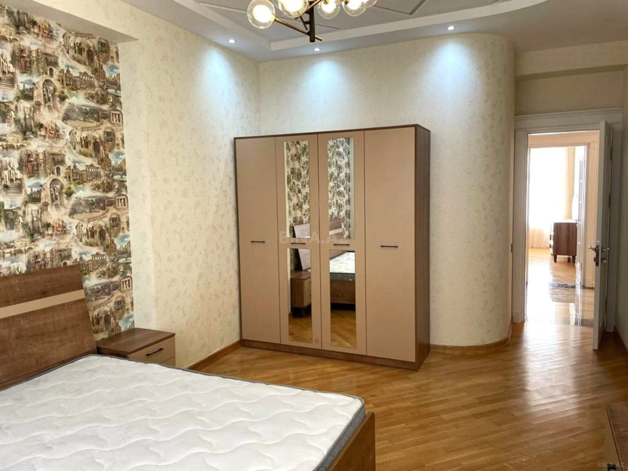 Kirayə verilir 4 otaqlı mənzil 202 m²