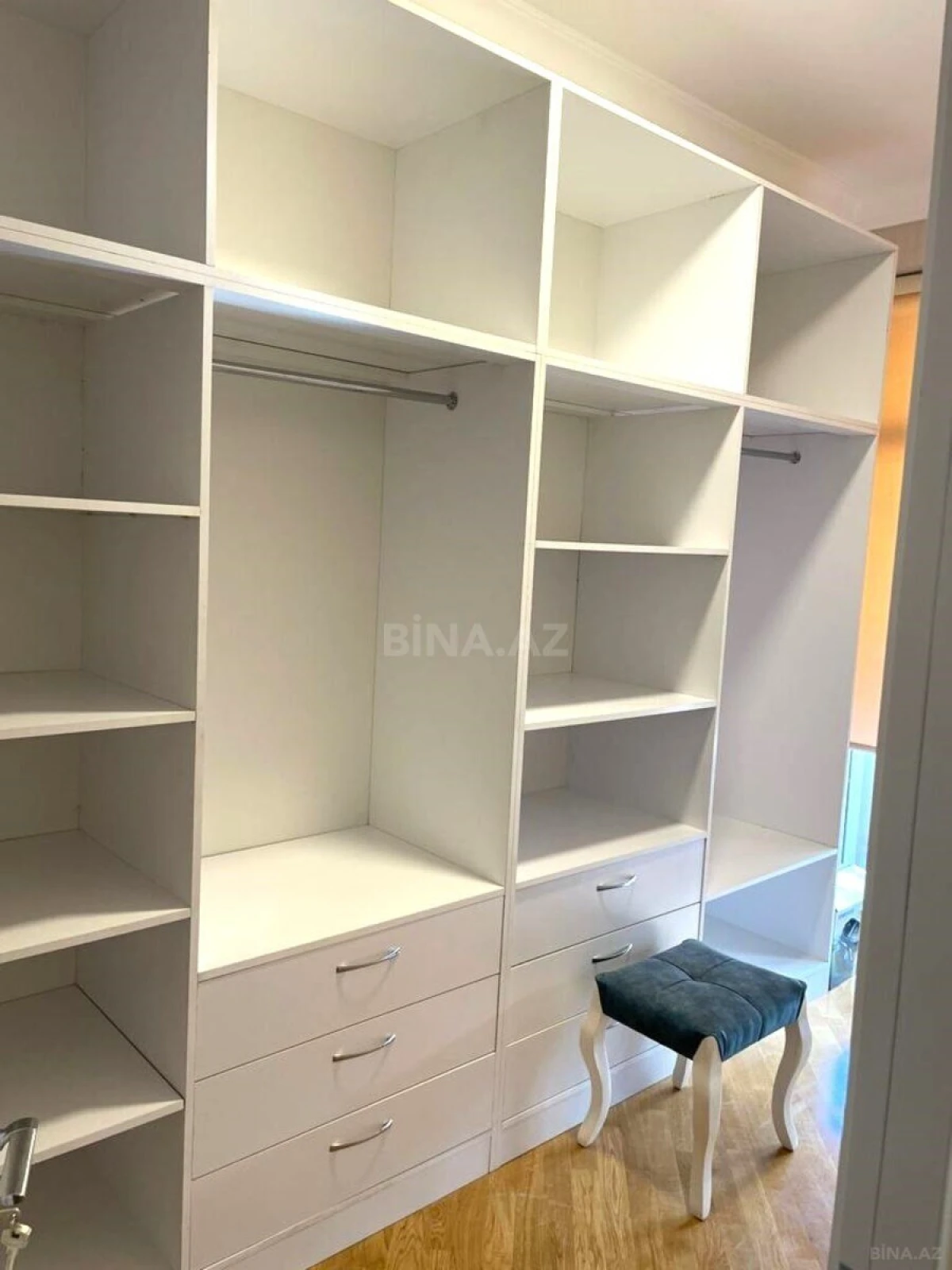 Kirayə verilir 4 otaqlı mənzil 202 m²