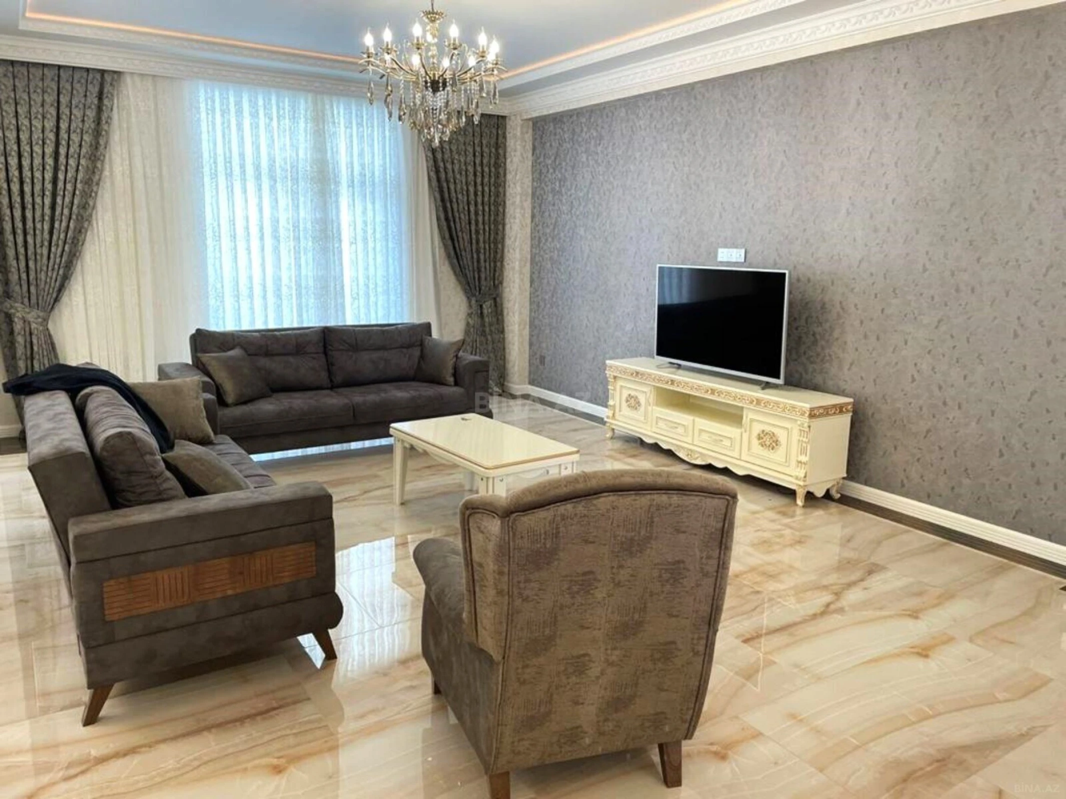 Kirayə verilir 4 otaqlı mənzil 202 m²