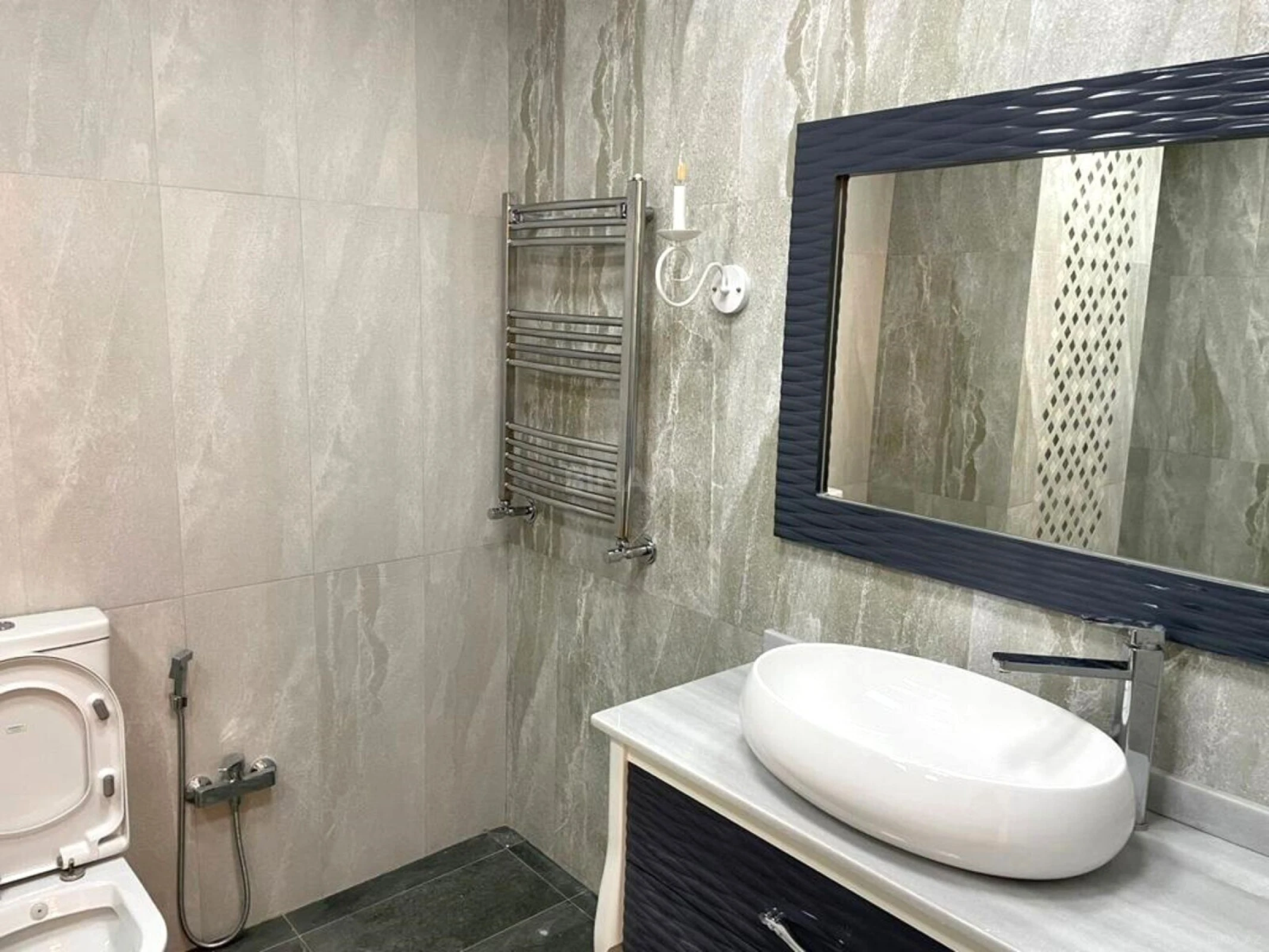 Kirayə verilir 4 otaqlı mənzil 202 m²