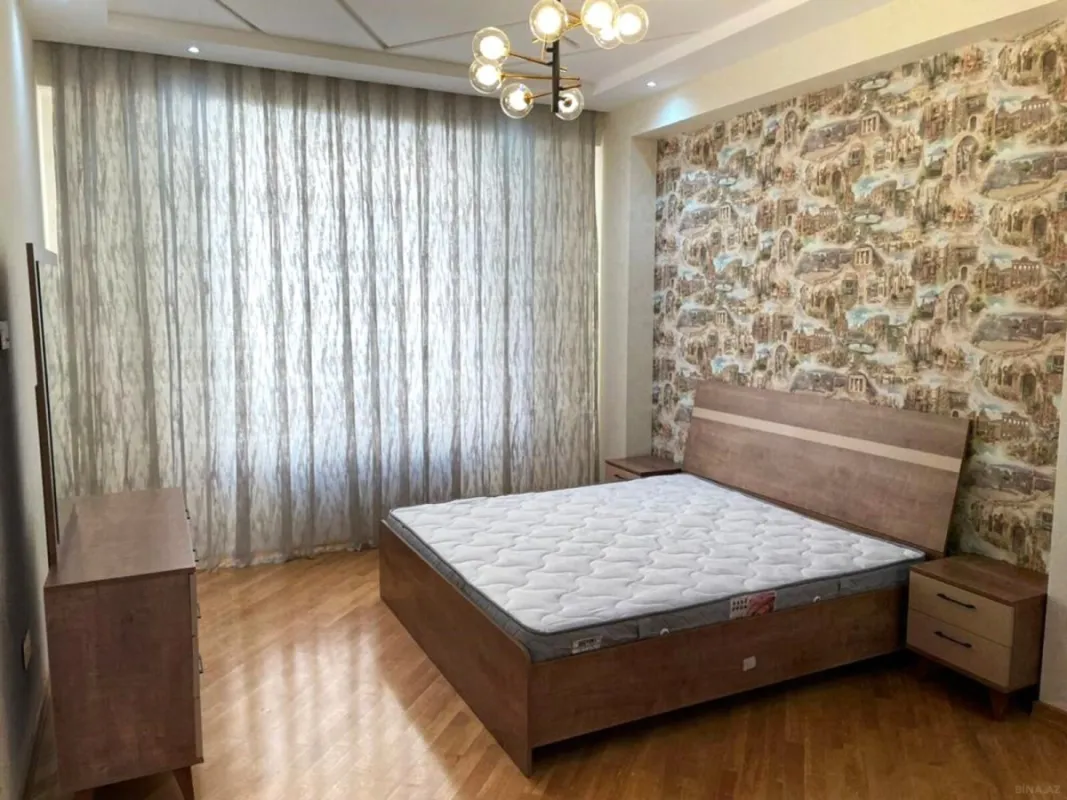 Kirayə verilir 4 otaqlı mənzil 202 m²