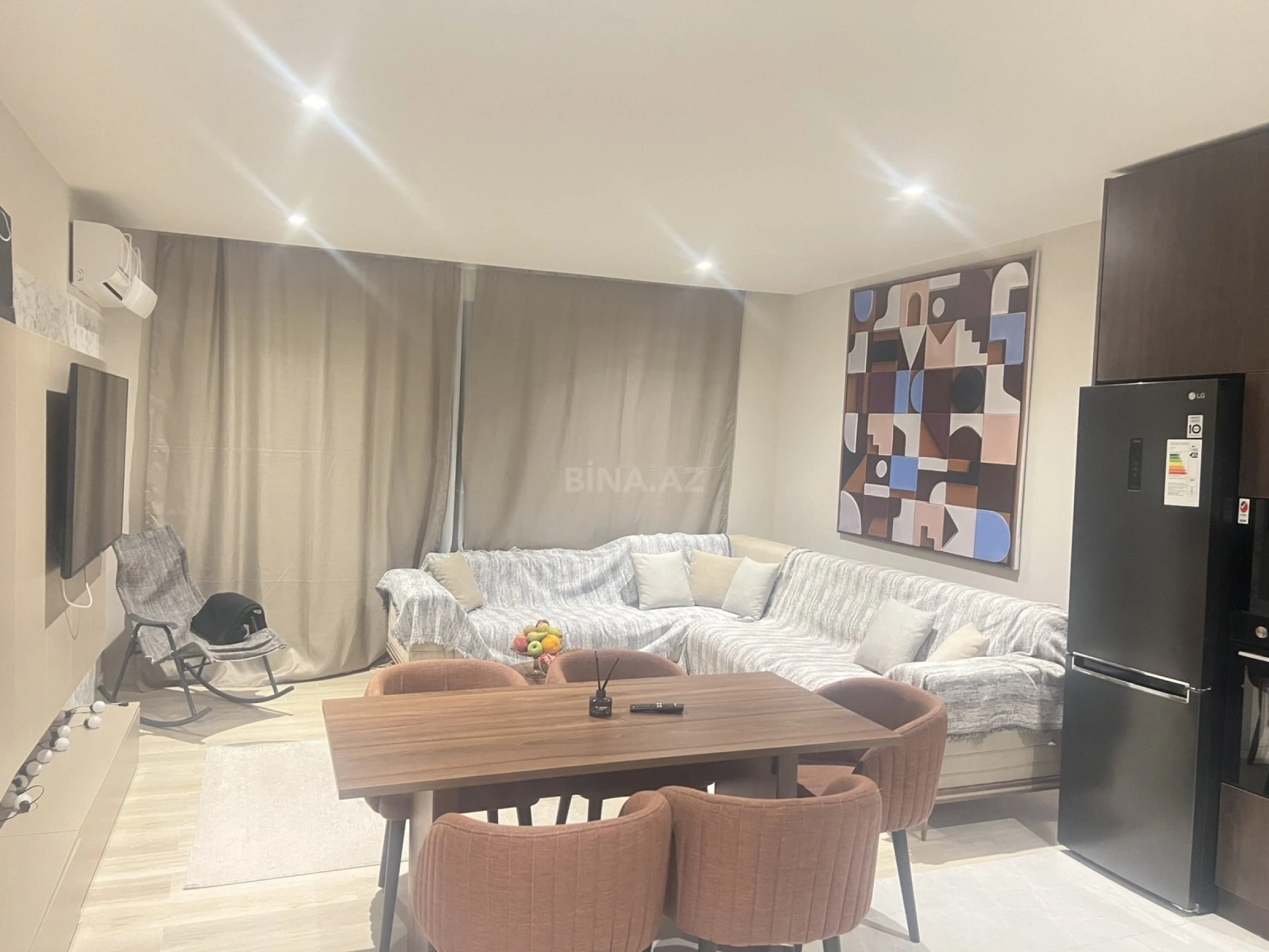 Kirayə verilir 2 otaqlı mənzil 98 m²