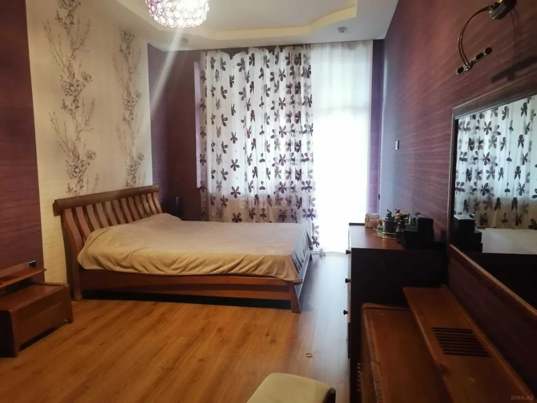 Kirayə verilir 3 otaqlı mənzil 165 m²