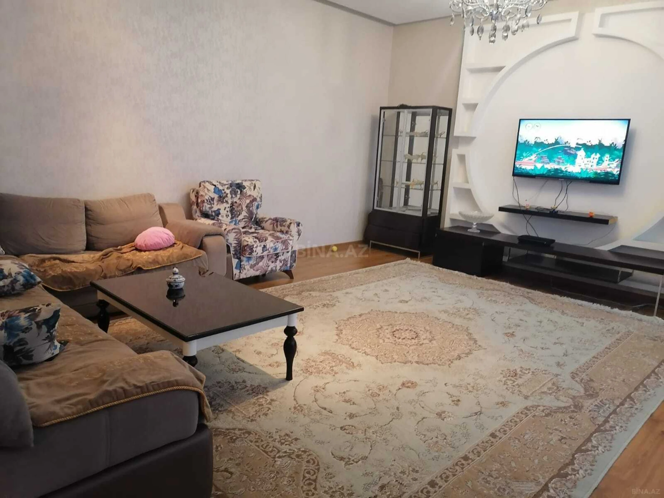Kirayə verilir 3 otaqlı mənzil 165 m²