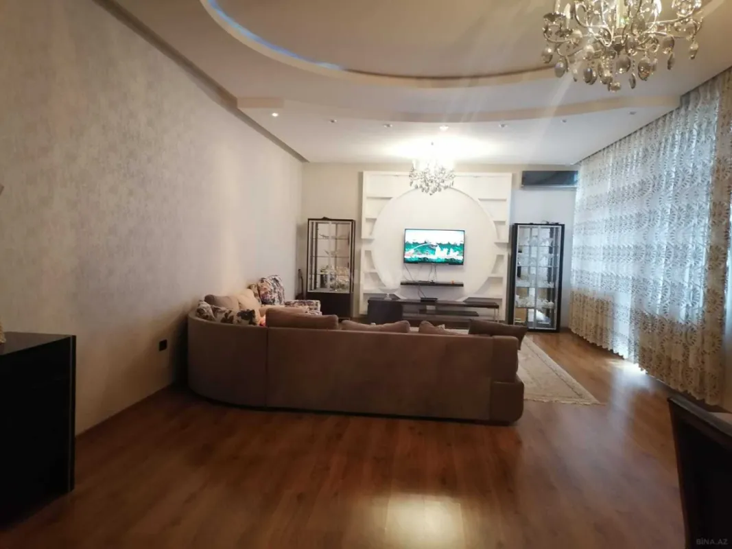 Kirayə verilir 3 otaqlı mənzil 165 m²