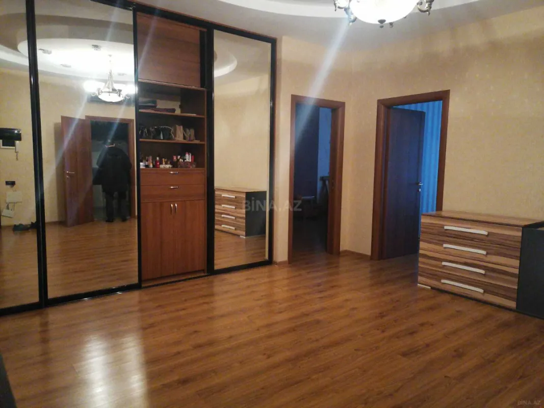 Kirayə verilir 3 otaqlı mənzil 165 m²