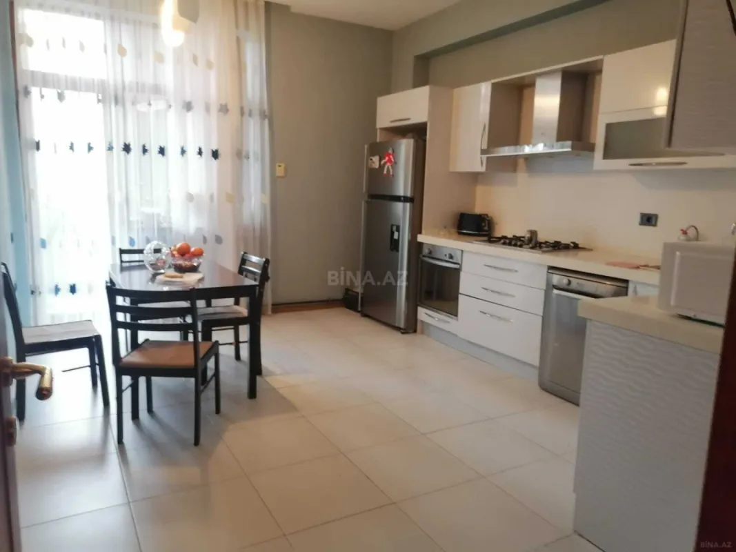 Kirayə verilir 3 otaqlı mənzil 165 m²