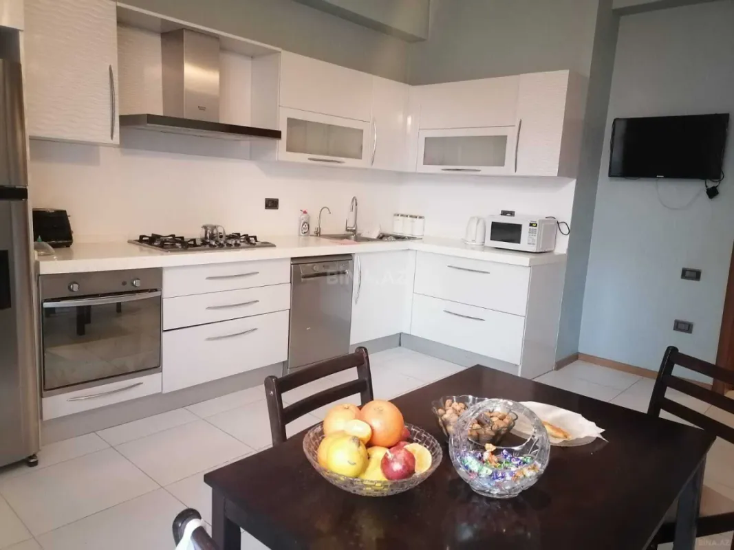 Kirayə verilir 3 otaqlı mənzil 165 m²