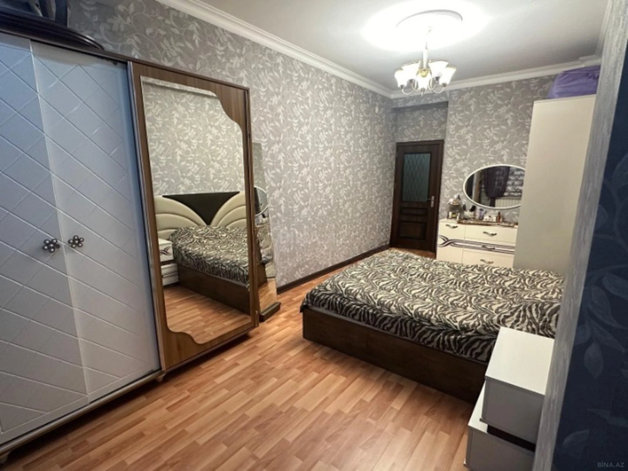 Satılır 2 otaqlı mənzil 100 m²