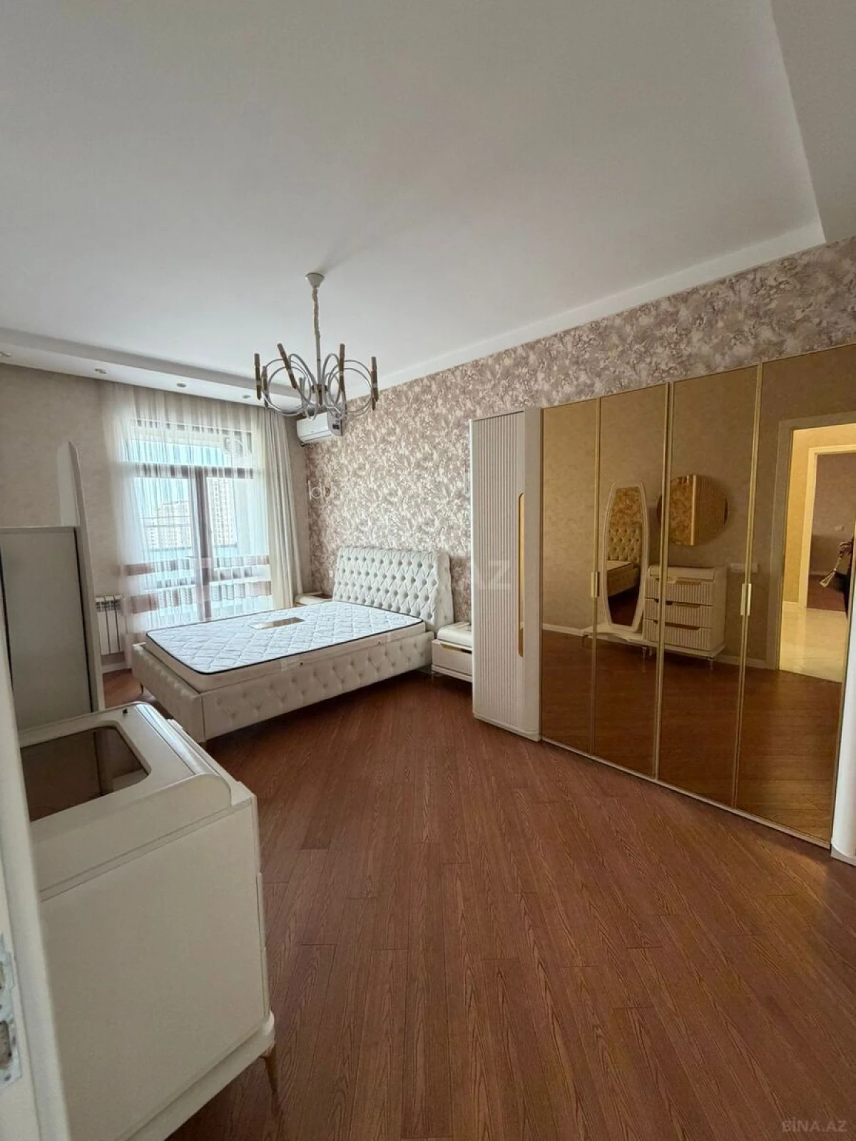 Kirayə verilir 3 otaqlı mənzil 135 m²
