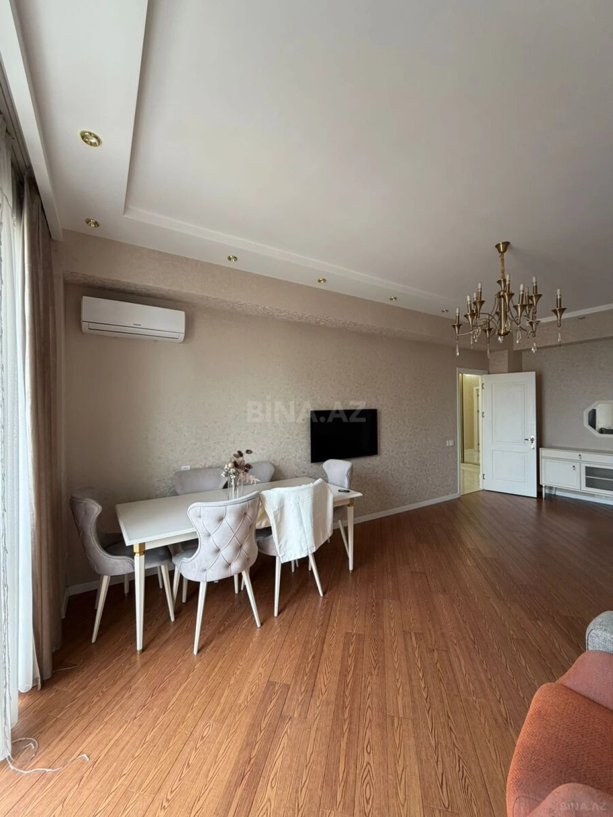 Kirayə verilir 3 otaqlı mənzil 135 m²