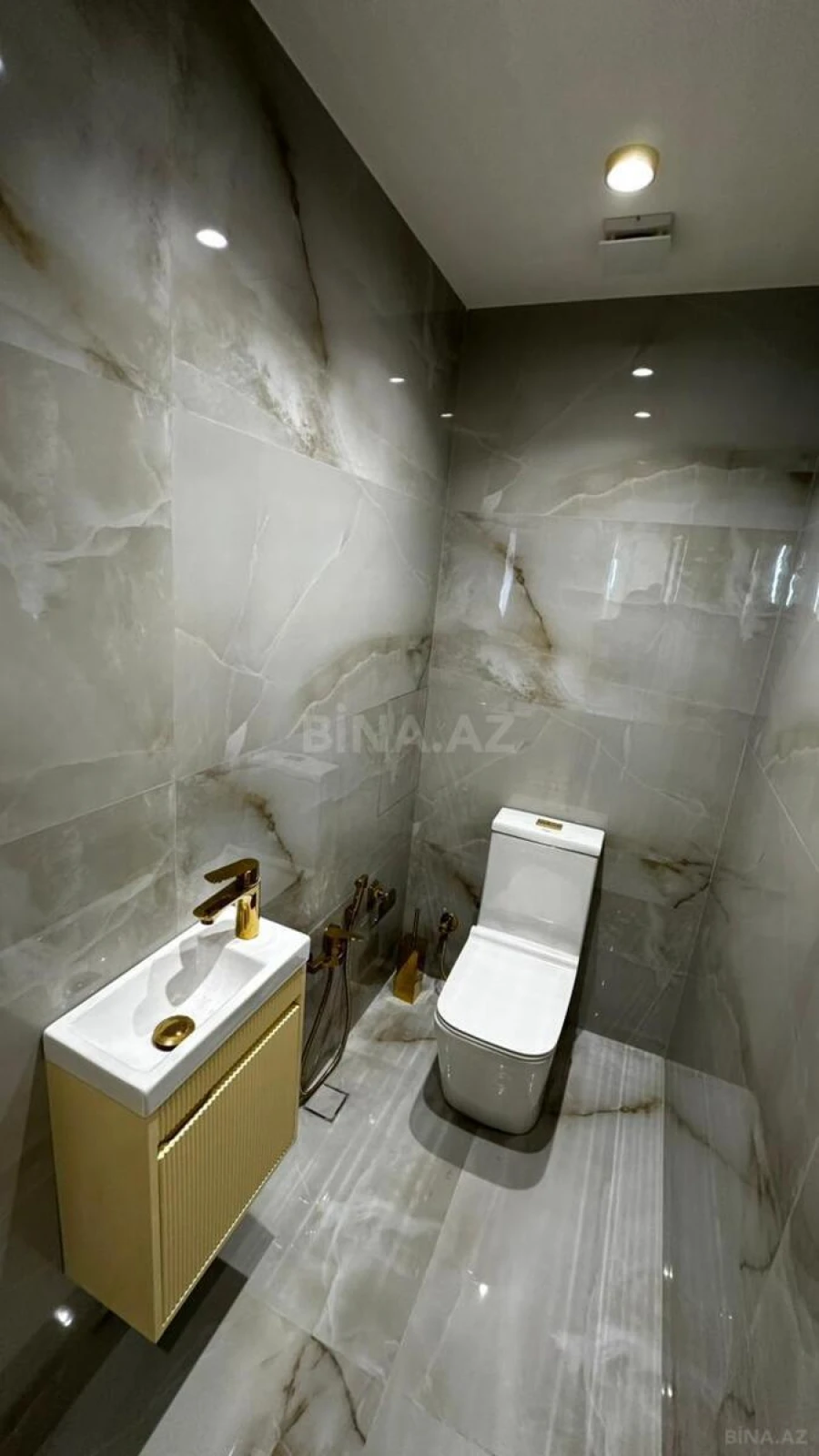 Satılır 2 otaqlı mənzil 74 m²