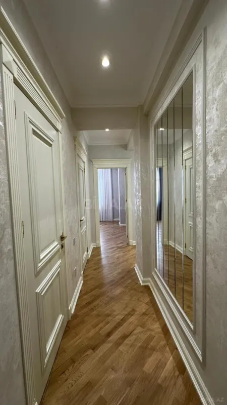 Satılır 2 otaqlı mənzil 74 m²