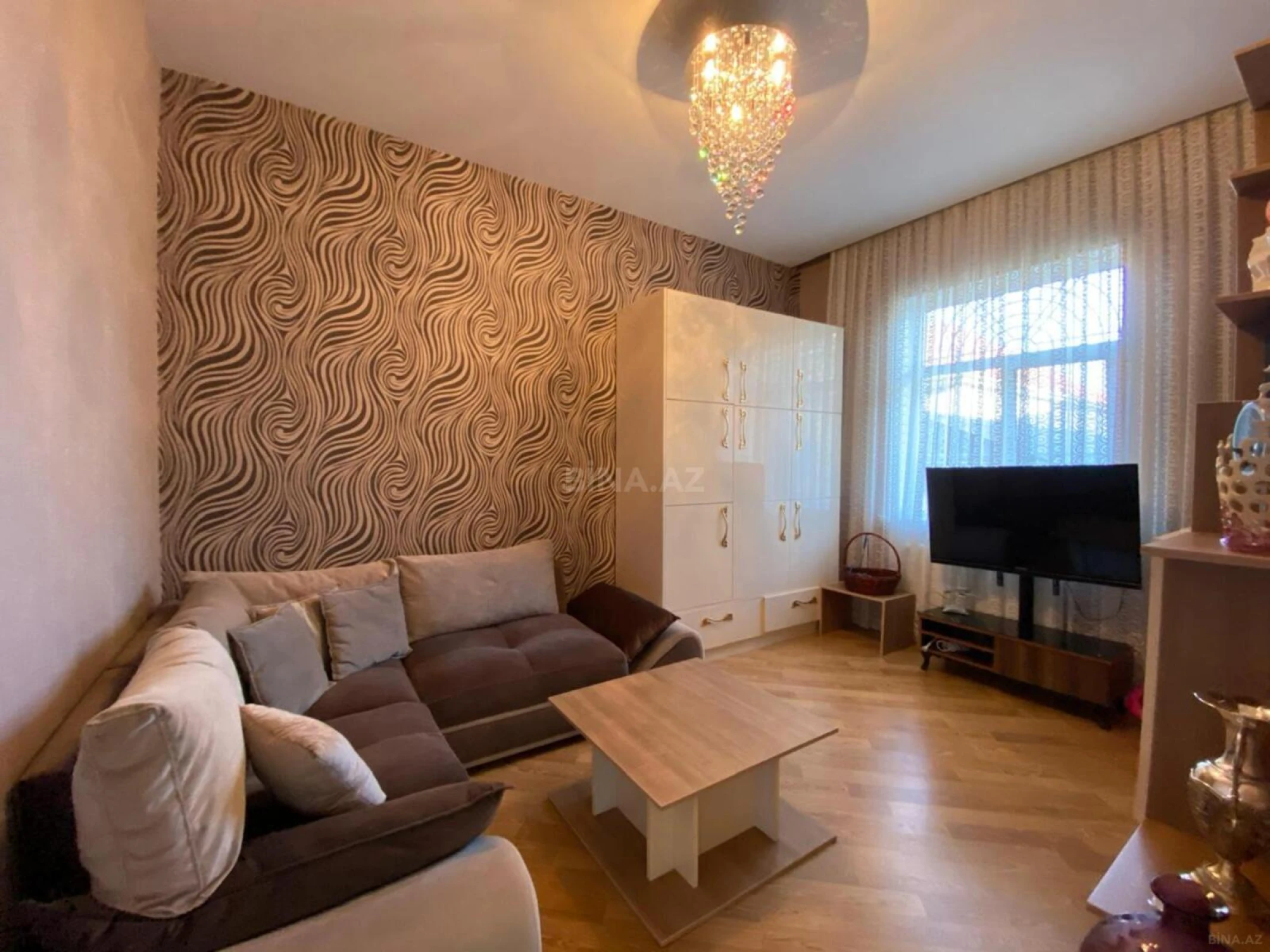 Satılır 7 otaqlı həyət evi 410 m²