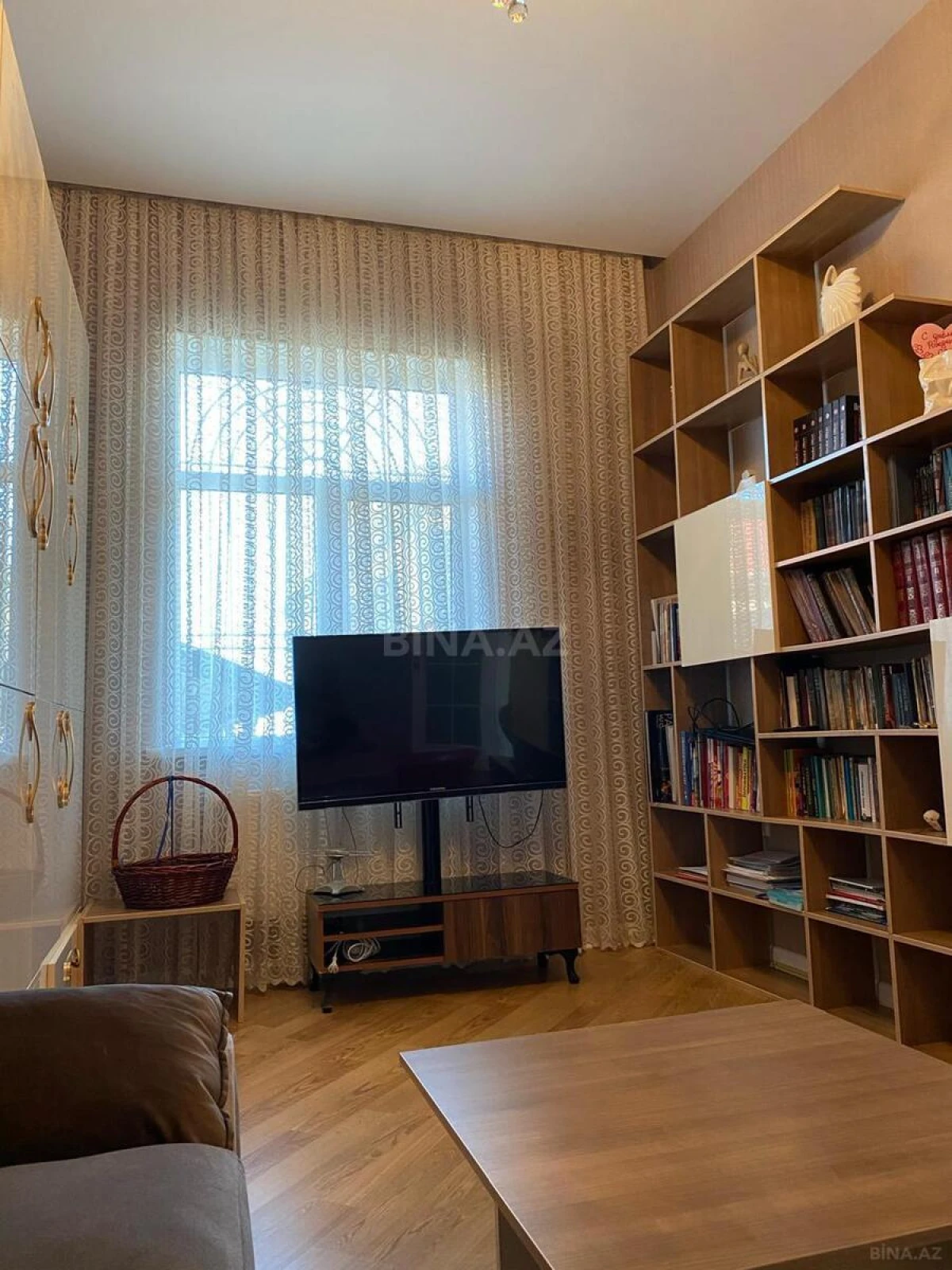 Satılır 7 otaqlı həyət evi 410 m²