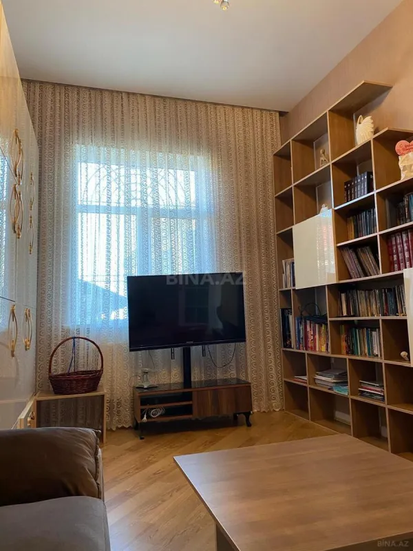 Satılır 7 otaqlı həyət evi 410 m²