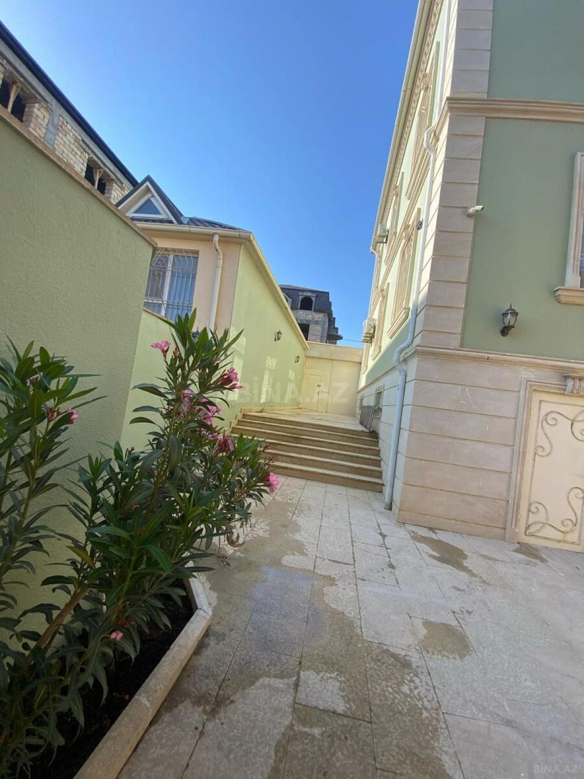 Satılır 7 otaqlı həyət evi 410 m²