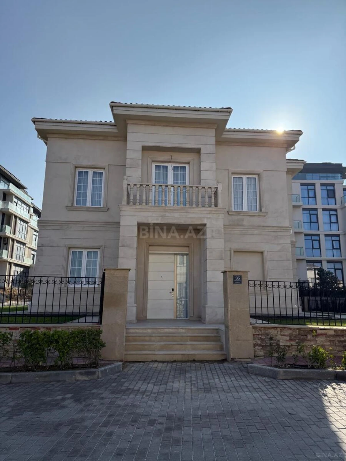 Satılır 5 otaqlı həyət evi 240 m²