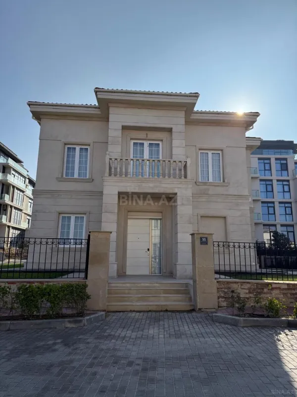 Satılır 5 otaqlı həyət evi 240 m²