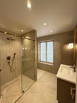 Satılır 5 otaqlı həyət evi 240 m²