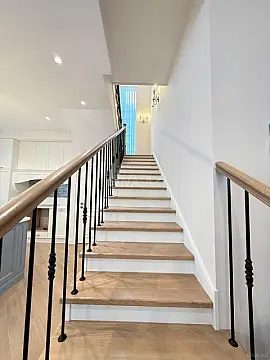 Satılır 5 otaqlı həyət evi 240 m²