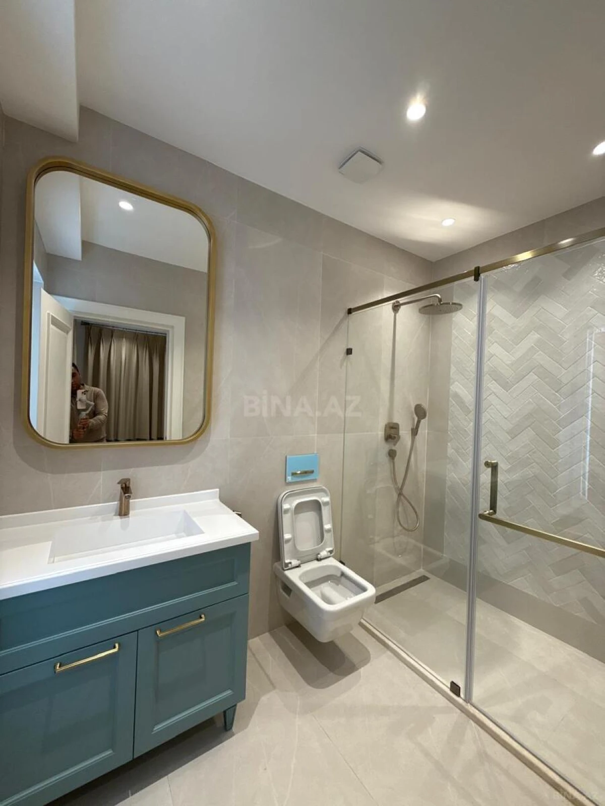 Satılır 5 otaqlı həyət evi 240 m²