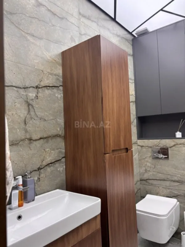 Satılır 4 otaqlı mənzil 136 m²