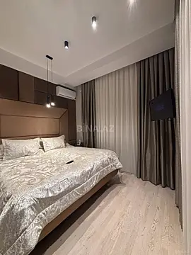 Satılır 4 otaqlı mənzil 136 m²