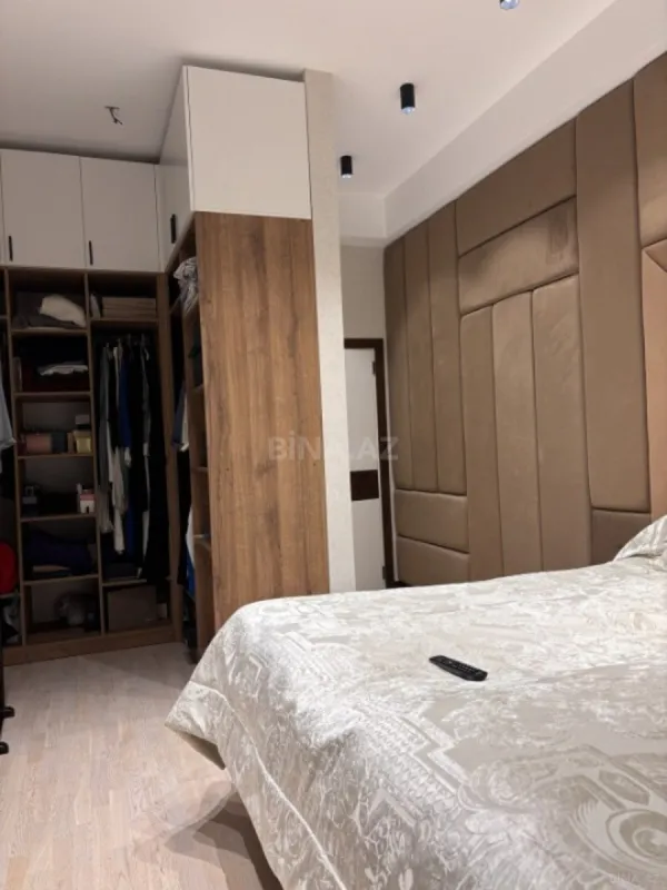 Satılır 4 otaqlı mənzil 136 m²