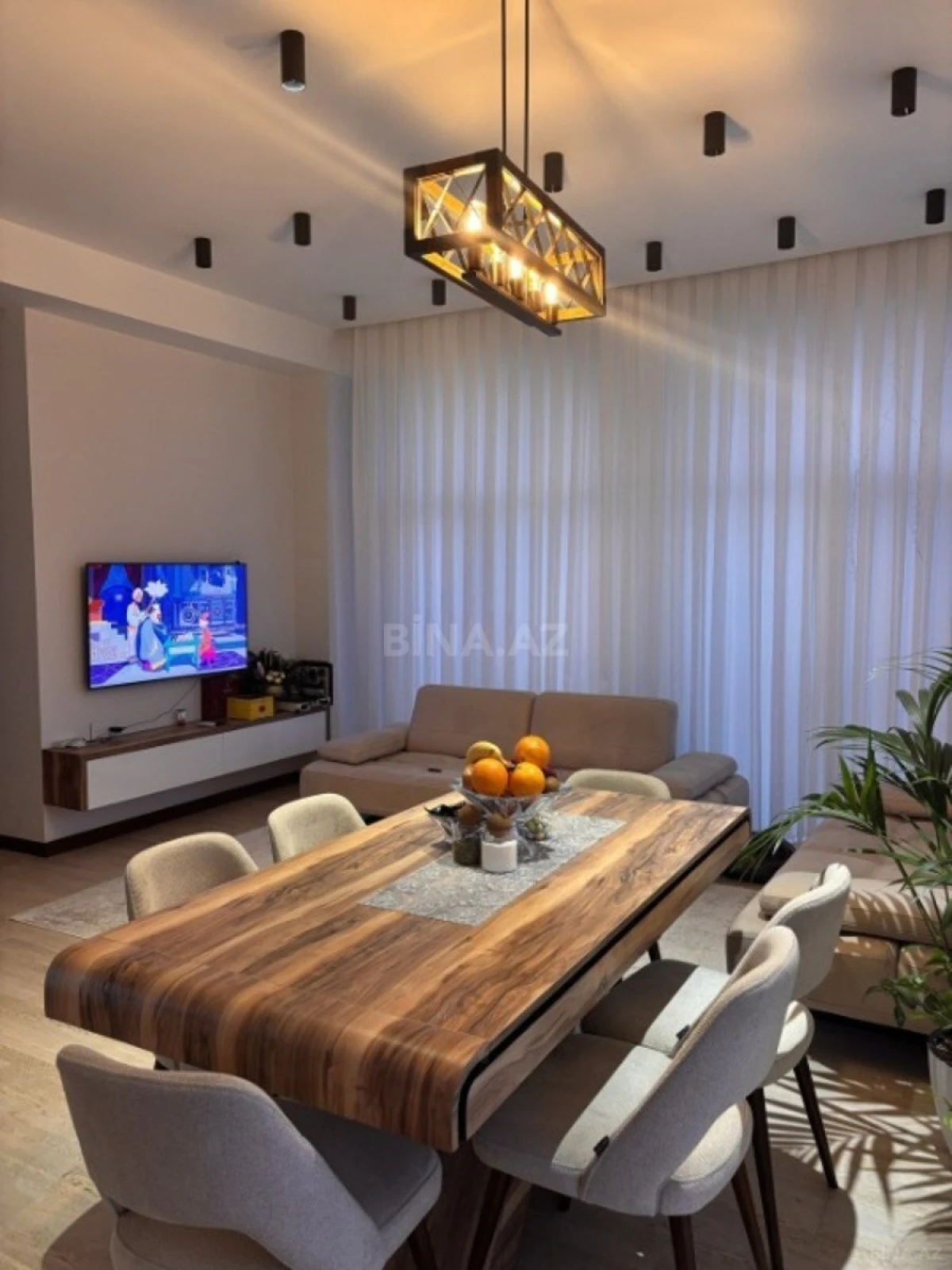 Satılır 4 otaqlı mənzil 136 m²