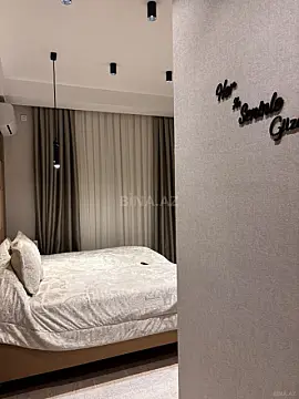 Satılır 4 otaqlı mənzil 136 m²