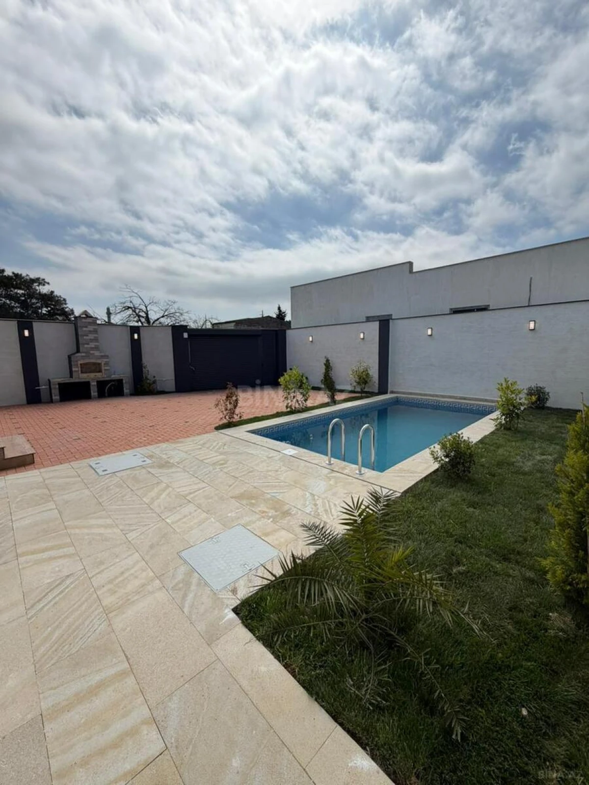 Satılır 4 otaqlı həyət evi 140 m²