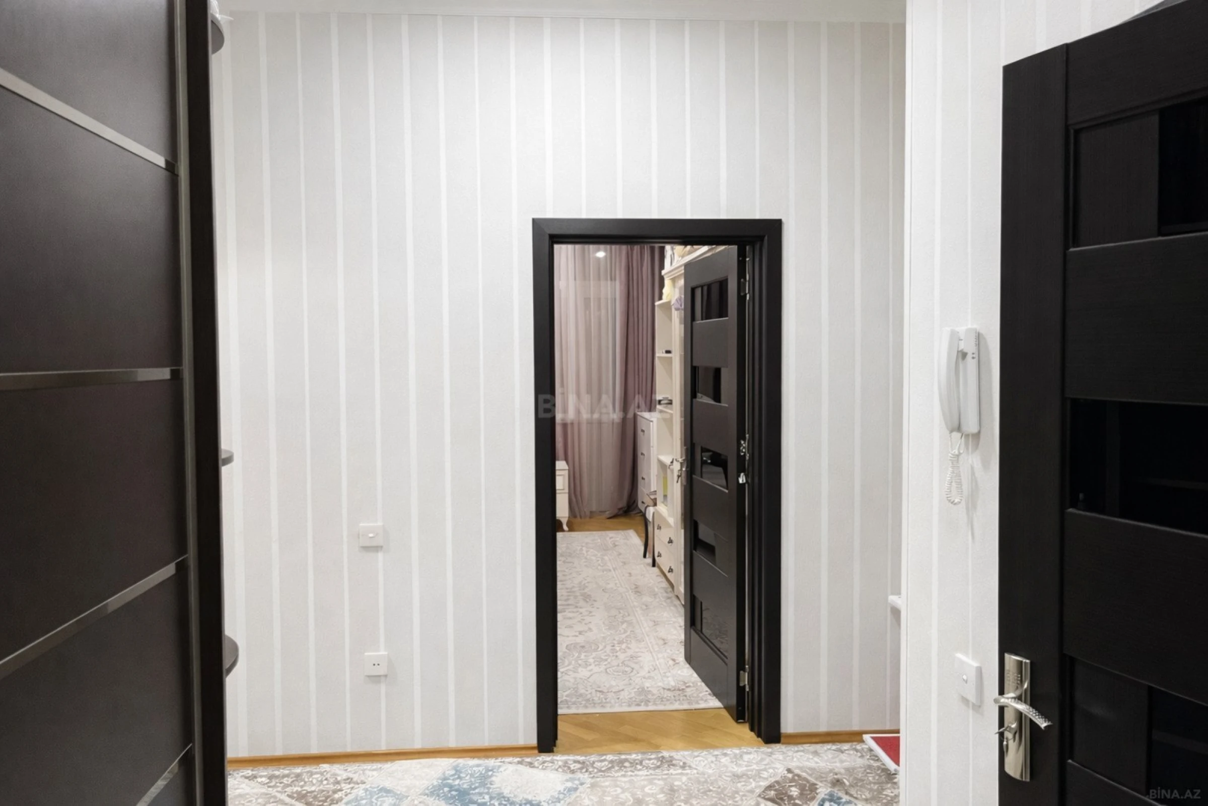 Satılır 3 otaqlı mənzil 96 m²